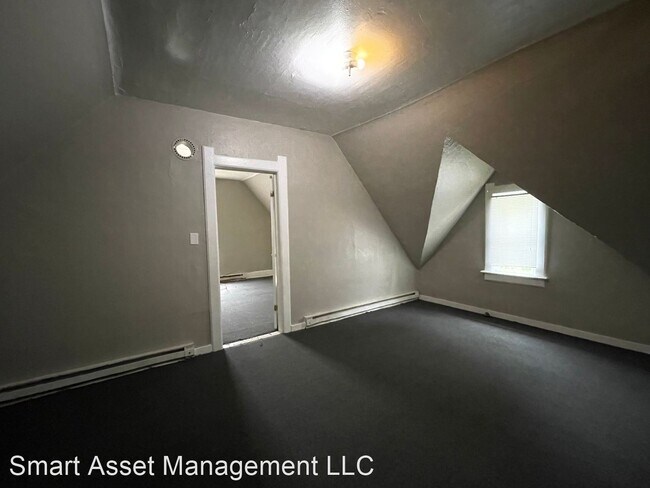 Building Photo - 5 br, 1 bath House - 321 E Meinecke Ave