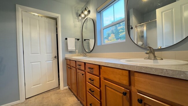 Building Photo - Outdoor Oasis 3 Bedroom Home in Horizon Pointe - Available Jan 1st