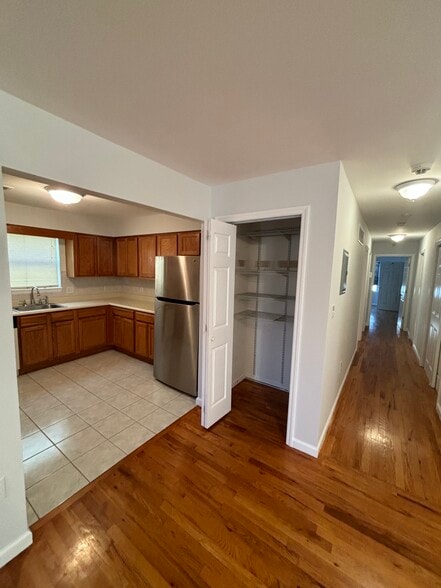 Building Photo - 172 Ridge St