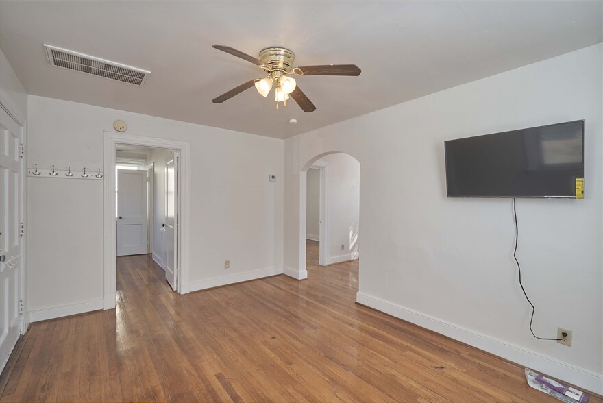 Building Photo - 1707 Greenville Ave