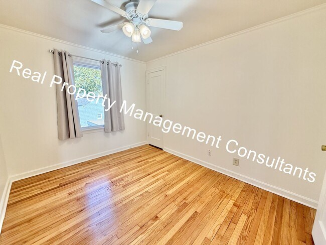 Building Photo - Charming 3-Bedroom Home with Covered Deck ...