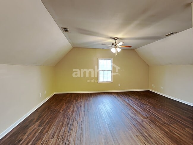 Building Photo - 145 Memory Ln