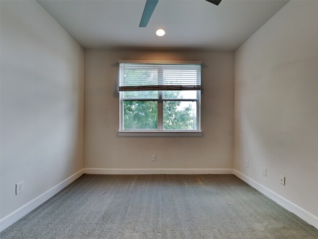 Building Photo - 353 Eado Park Cir