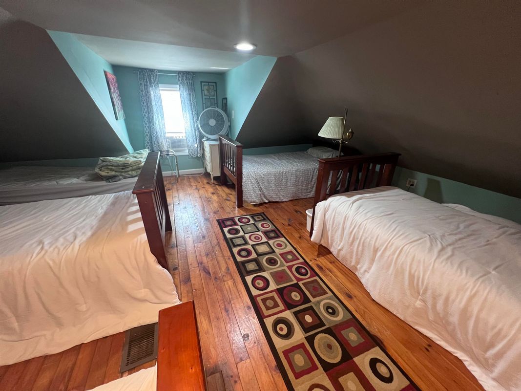 Building Photo - 78 Long Island Rd