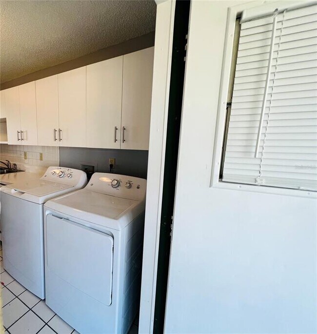 Building Photo - 605 Ridge Terrace