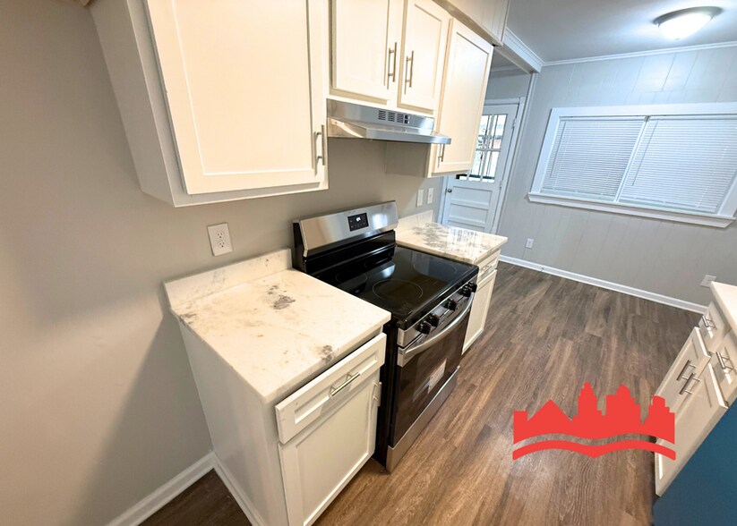 Building Photo - First Full month rent FREE !!! Welcome to 5313 Long Acres Ave!