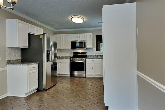 Building Photo - 405 Aristocrat Dr SW