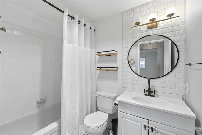 Building Photo - 2500 Alma Dr