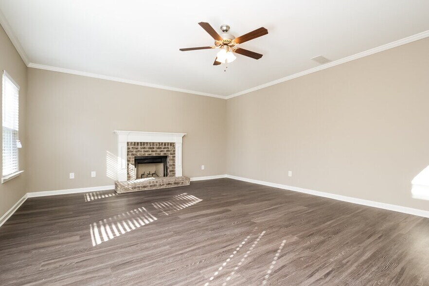 Building Photo - 646 Fieldcrest Dr