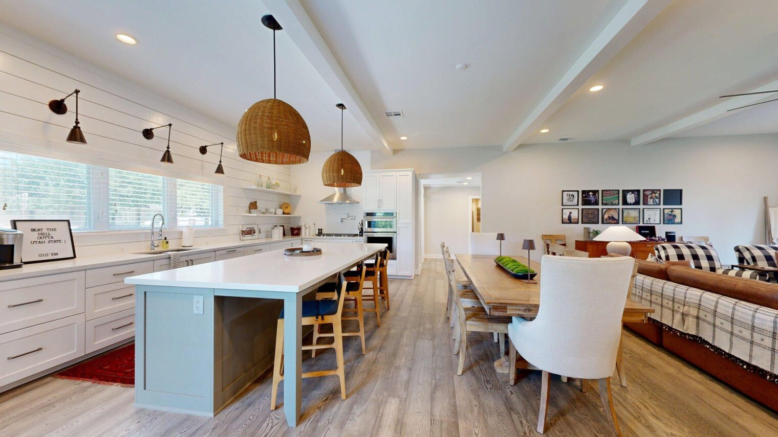 Building Photo - 805 Dexter Dr S