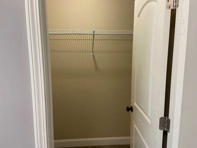 Building Photo - 3 BR/2.5 BA