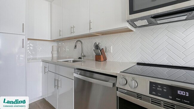 Building Photo - 1950 Mayfair St