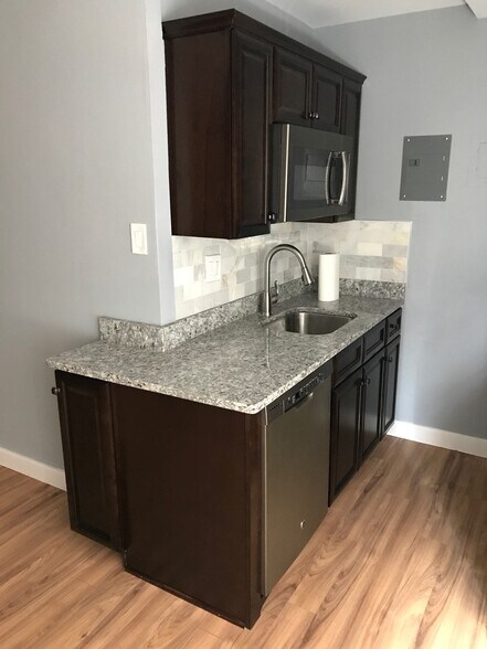 Building Photo - 950 25th St NW