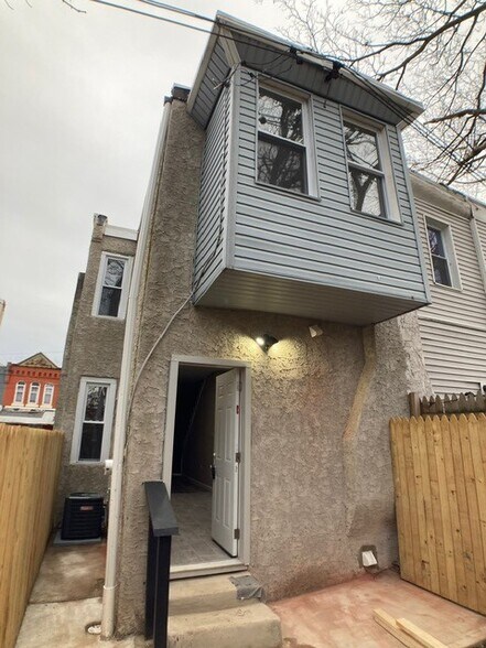 Building Photo - 758 N DeKalb St