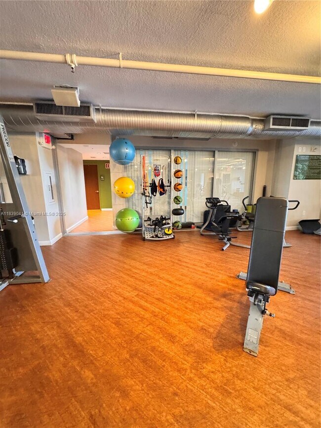 Building Photo - 2641 N Flamingo Rd