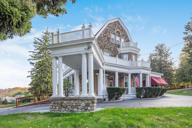 Building Photo - 64 Montebello Rd