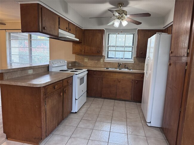 Building Photo - 1478 Apache Dr