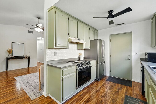 Building Photo - Single-Story 3 Bedroom Home in Quiet El Dorado Cul-De-Sac! Dog Friendly!