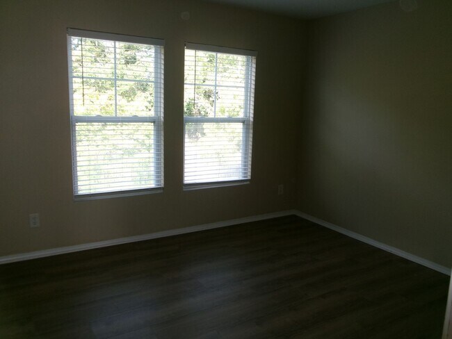Building Photo - 3 bedroom, 3 bath townhome in Kiskadee Parke