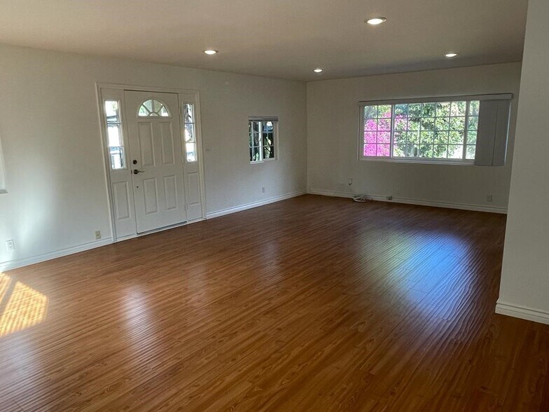 Building Photo - 21122 Avenue San Luis