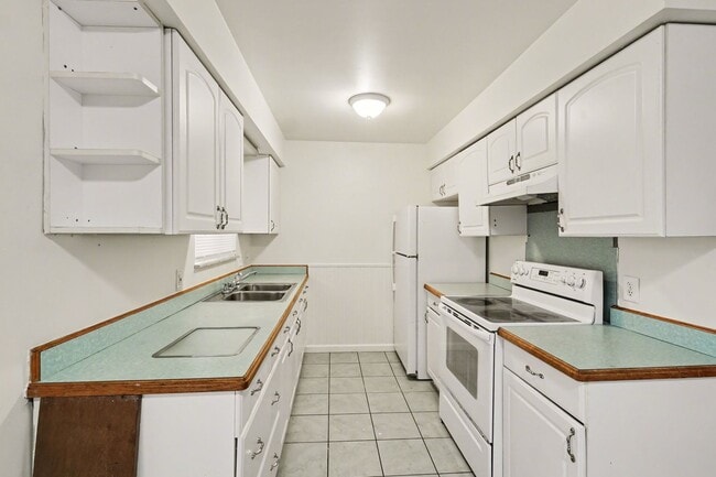 Building Photo - MOVE IN SPECIAL!!! - 1/2 OFF FIRST MONTH'S RENT - SIDE BY SIDE DUPLEX