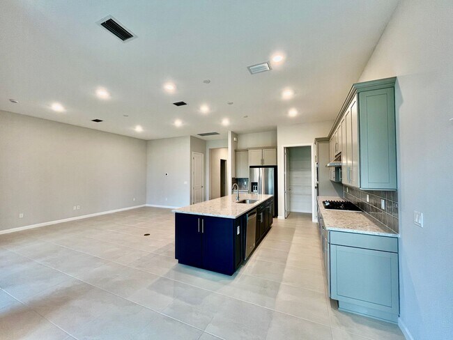 Building Photo - VERANDA GARDENS BRAND NEW HOME