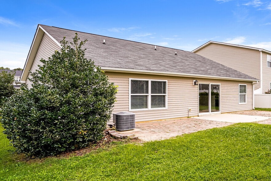 Building Photo - 535 Kerriann Ln