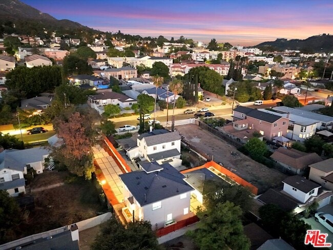 Building Photo - 10347 Hillhaven Ave