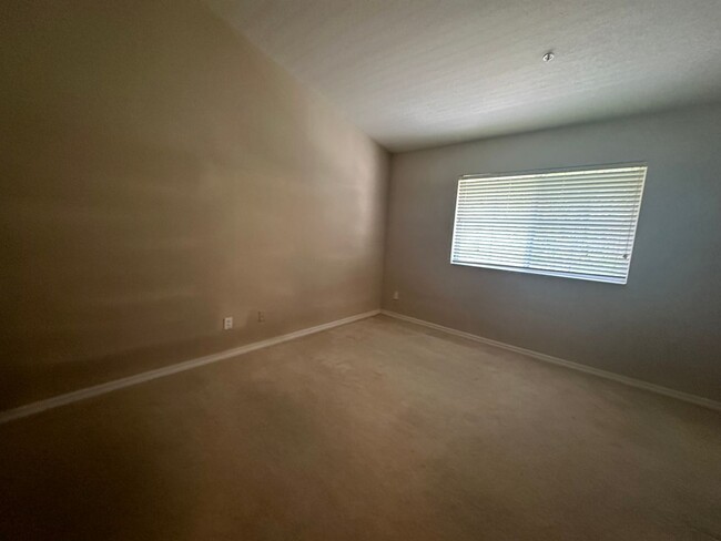 Building Photo - SPACIOUS 3 BEDS TOWNHOUSE CLOSE TO DOWNTOWN!!