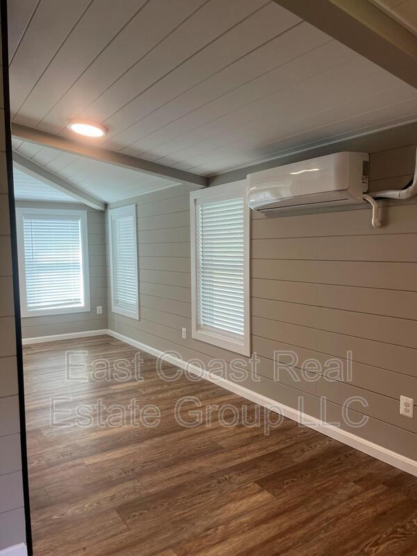 Building Photo - 18061 Crampton Ln