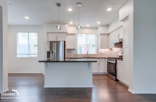 Primary Photo - Stylish 3Bdm 4Ba Townhome with Chef’s Kitc...