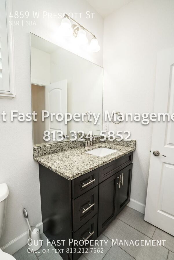 Building Photo - 4859 W Prescott St