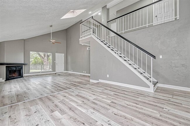 Building Photo - 9831 Orangevale Dr