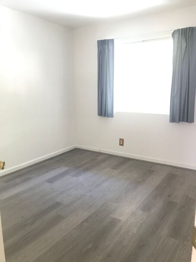 Building Photo - Coming Soon!! Live in the heart of Downtow...