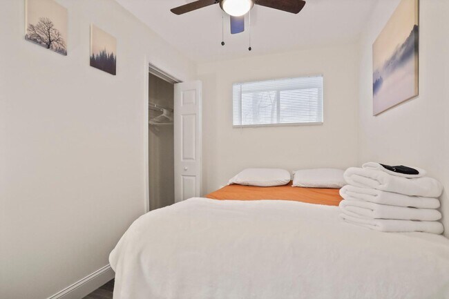 Building Photo - 159 Wolfe Hill Rd