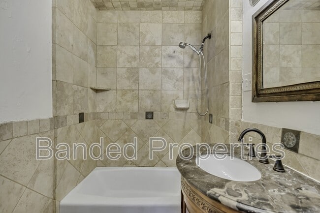 Building Photo - 741 E Center St