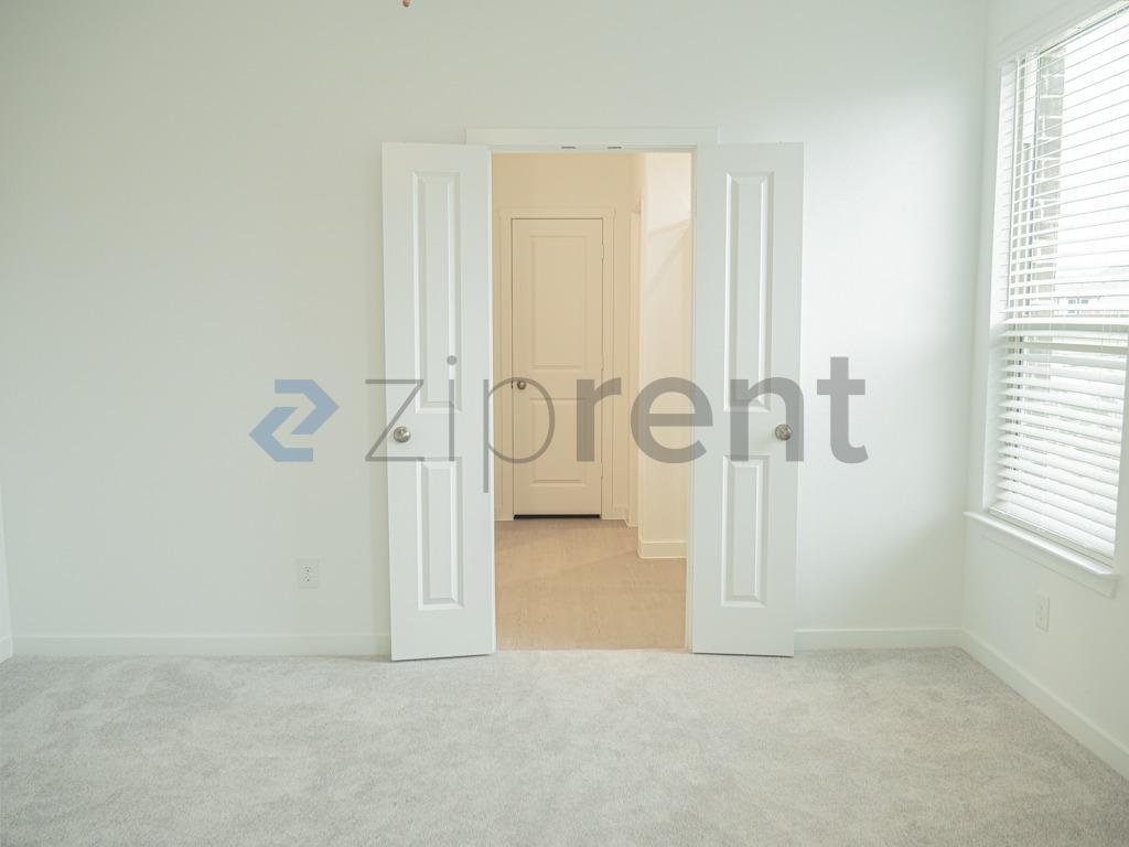 Building Photo - Unit