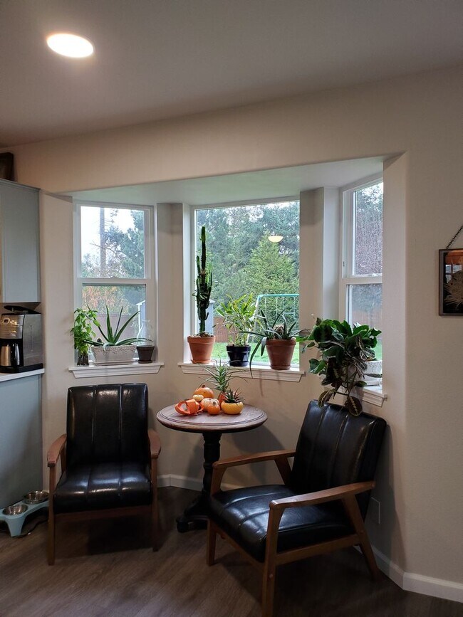 Building Photo - ***PENDING APPLICATION***Beautiful 3 Bedroom Home with Massive Garage and Bonus Room