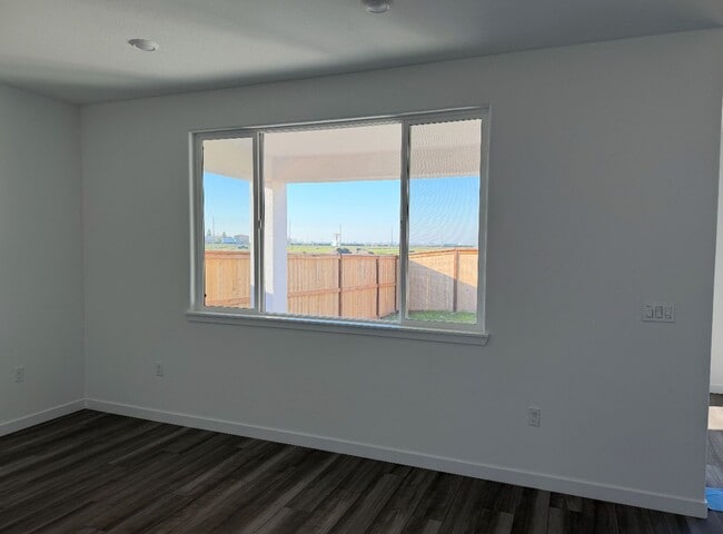 Building Photo - Beautiful Northlake 4 BED 3.5 BATH
