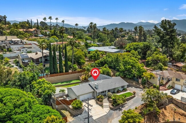 Building Photo - Beautiful 5 Bed, 2 Bath with Large Yard in Mount Helix!!