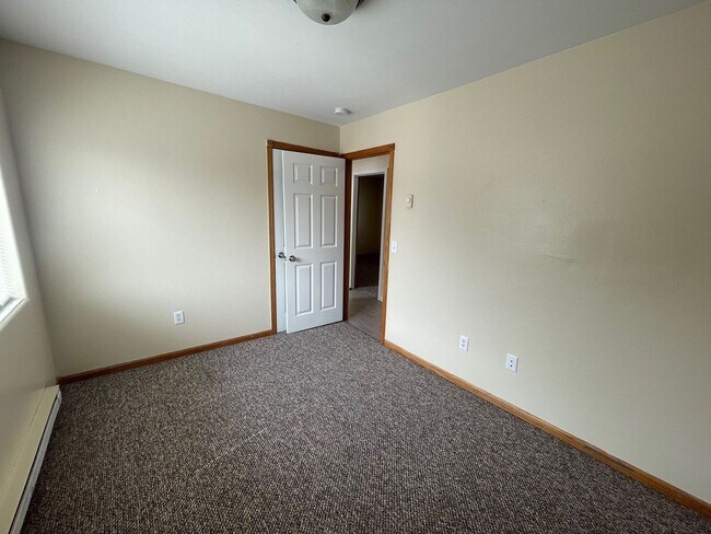 Building Photo - 416 N 15th Ave E