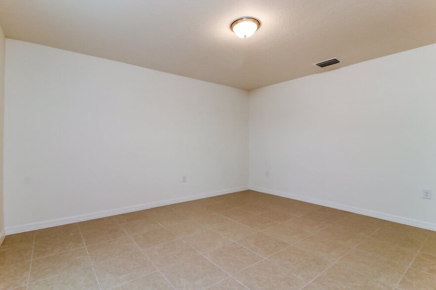 Building Photo - 4176 High Ridge Ave