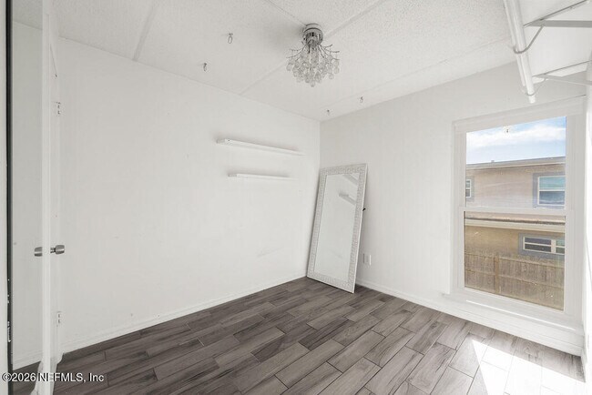 Building Photo - 400 1st St S