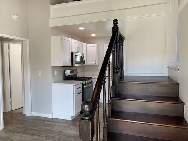 Building Photo - Silverstrand | Oxnard | Newly Renovated 2 Bed + 2 Bath | Office Space!