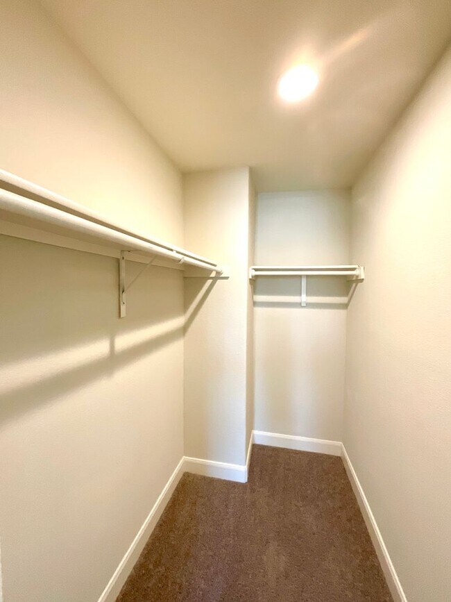 Building Photo - 3BR / 2.5BA Home | Fenced Backyard, Garage & Stainless Appliances!