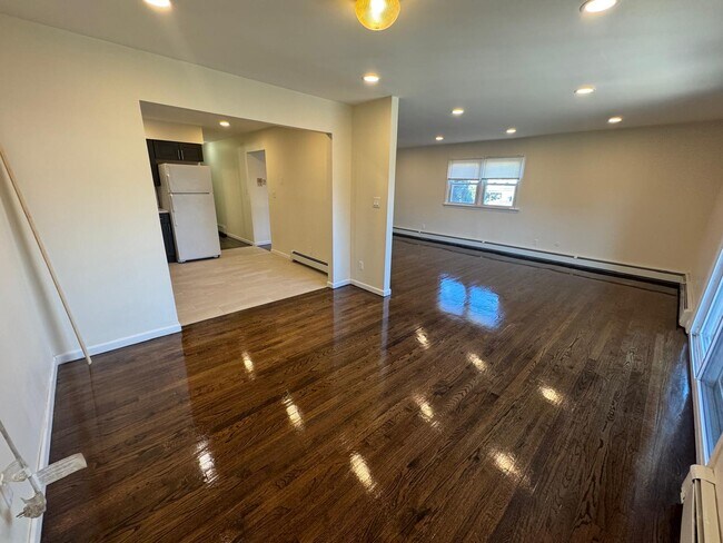 Building Photo - 89 McAdoo Ave