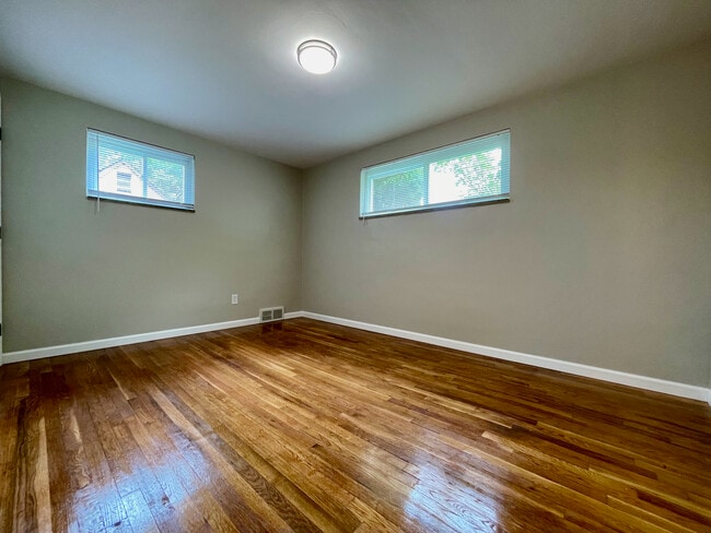 Building Photo - 3914 Evergreen Dr