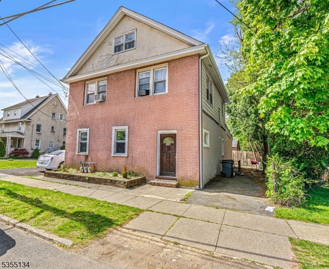 Primary Photo - 388 Cook Ave