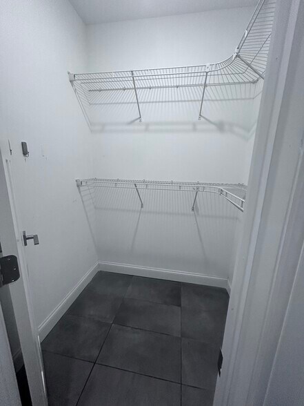 Master Closest - 13 Chester St
