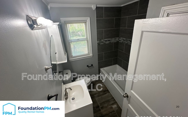 Building Photo - 2282 Devoy Ave